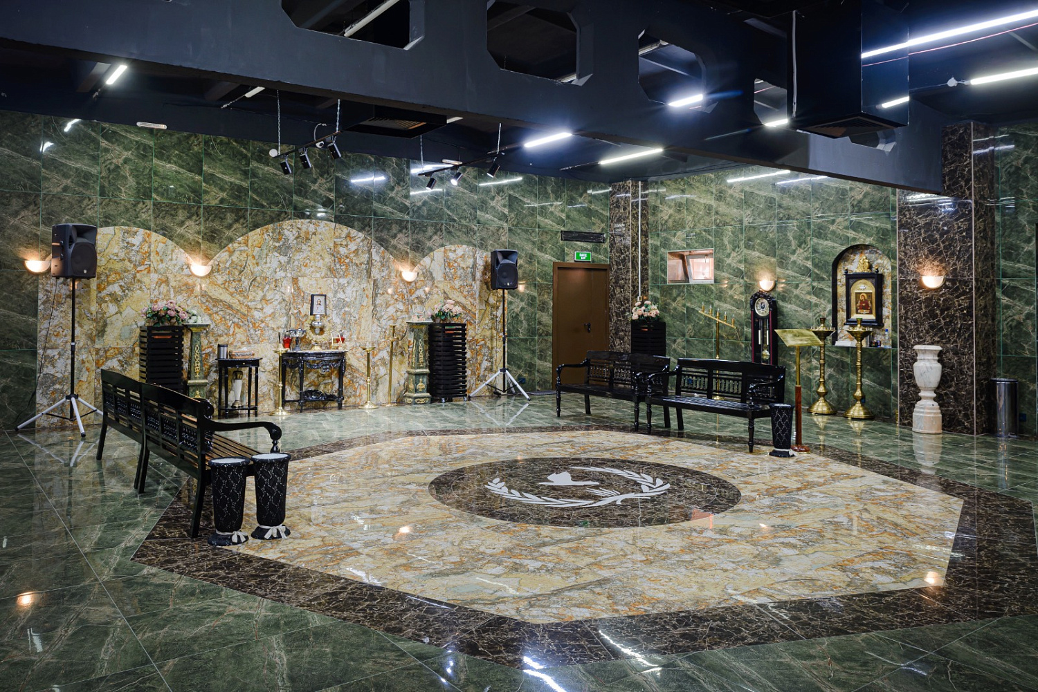 Траурные залы (Купольный зал - зал ожидания)