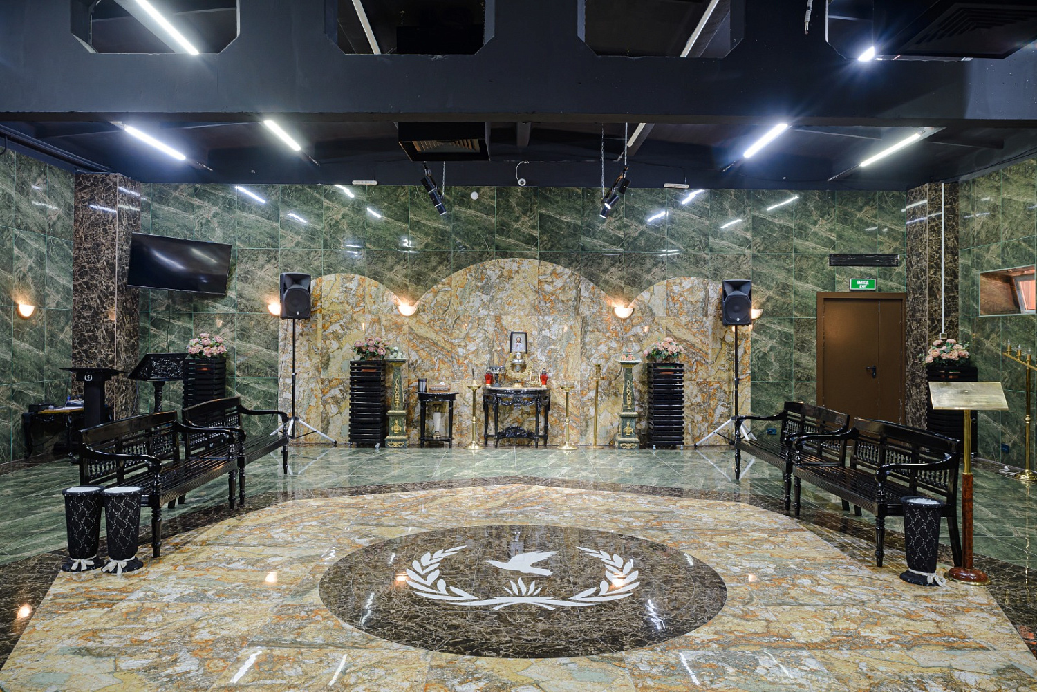 Траурные залы (Купольный зал - зал ожидания)