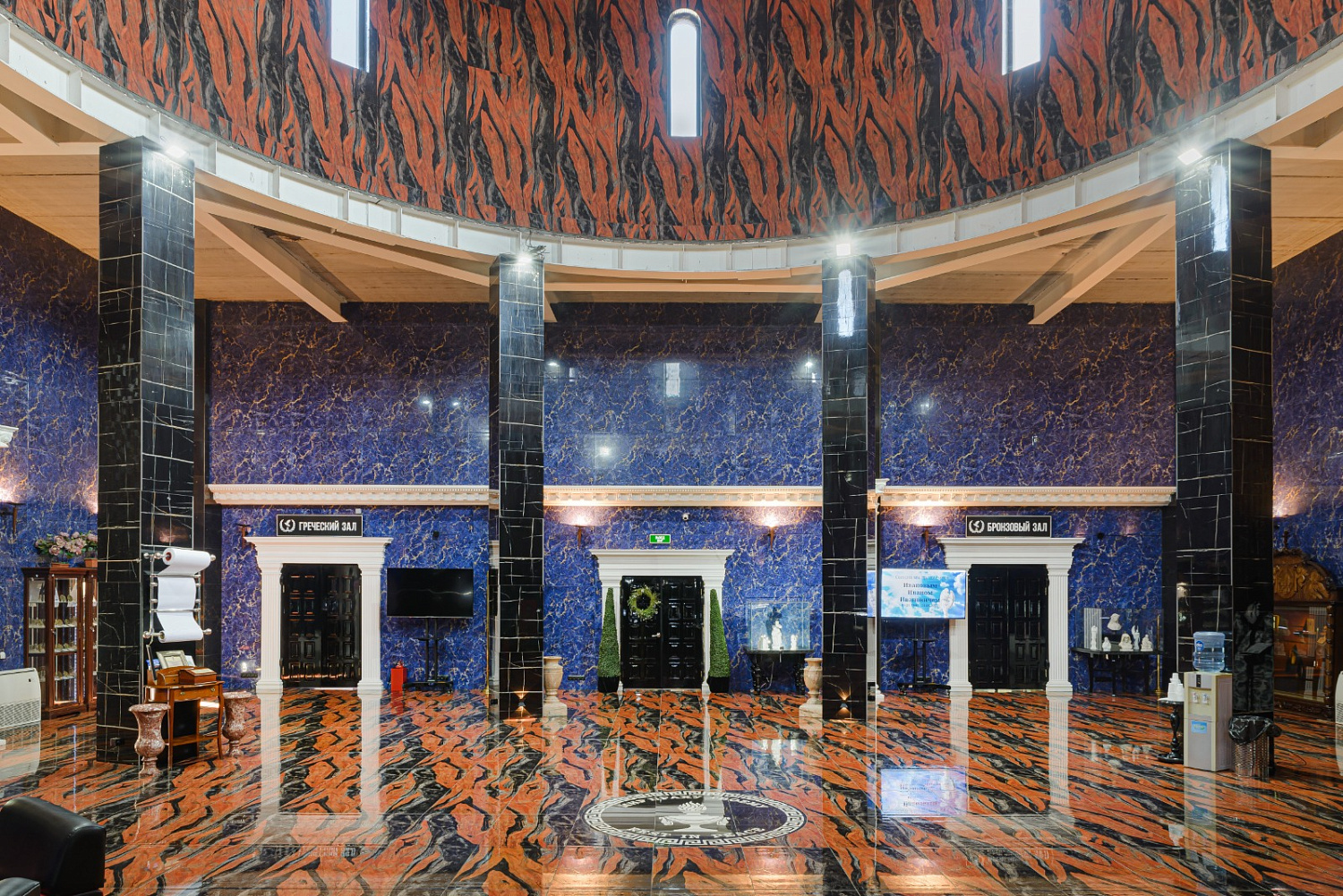 Траурные залы (Купольный зал - зал ожидания)